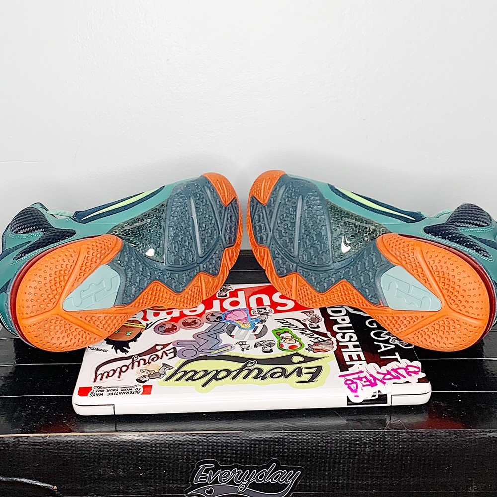 Nike Lebron sneakers - Picture 6 of 7
